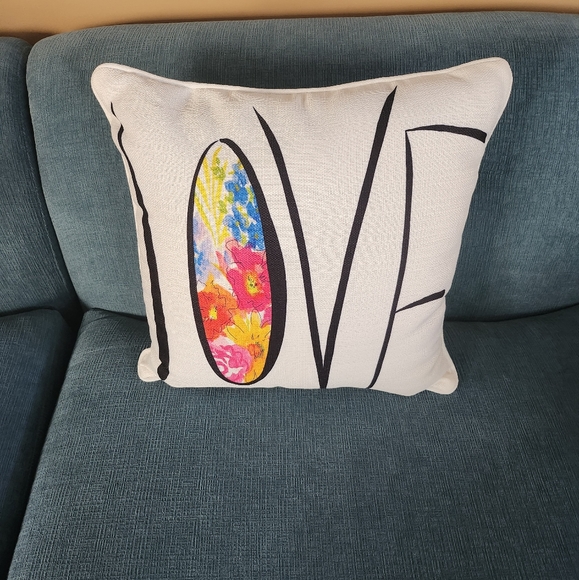 🩷ACCENT PILLOW🩷 - Picture 3 of 3